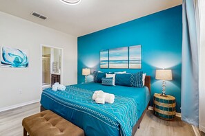 3 bedrooms, iron/ironing board, free WiFi, bed sheets - Dog-friendly ground-floor home in gated community w/lake views & enclosed patio (Davenport)