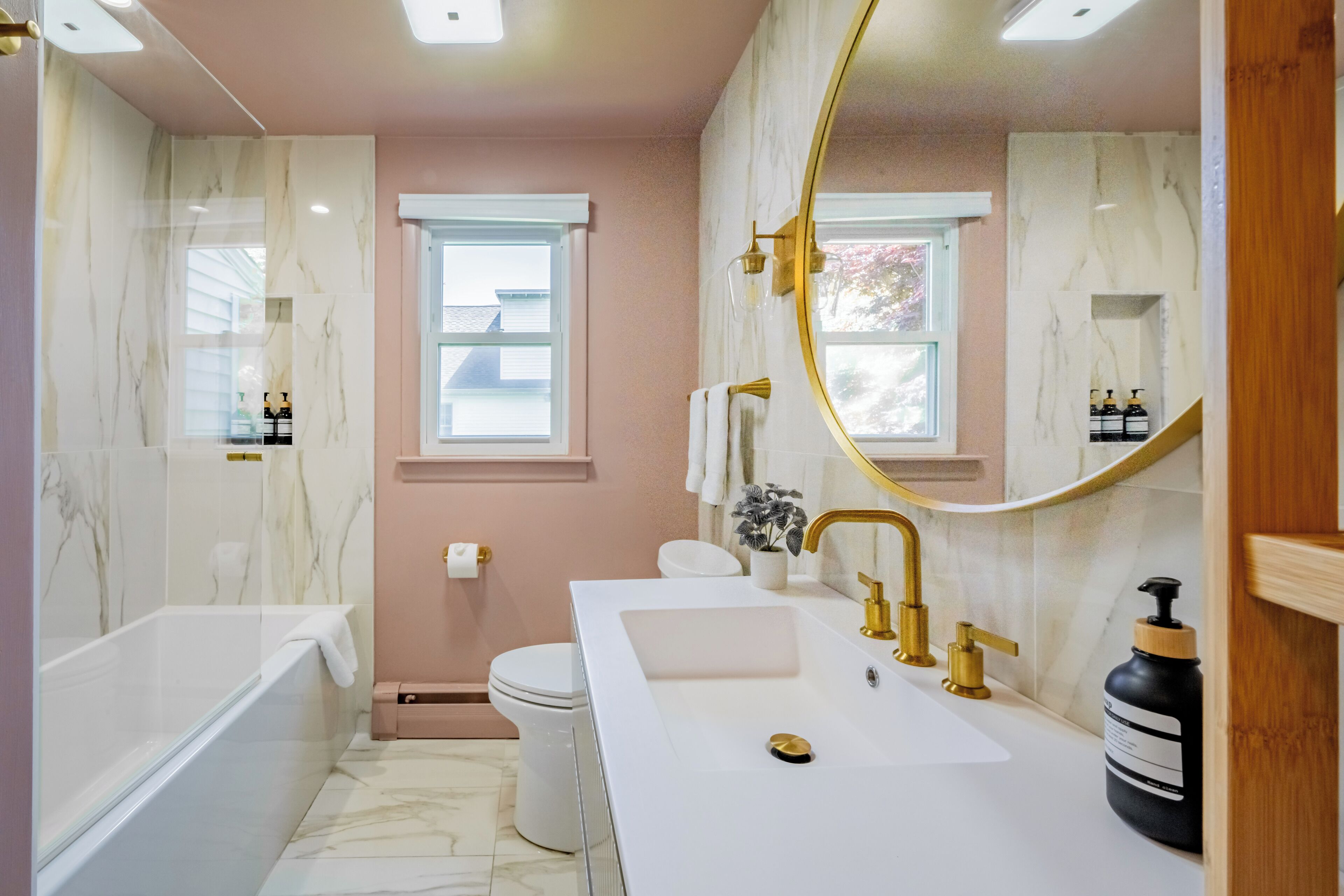 Maison, patio, vue jardin | Salle de bain