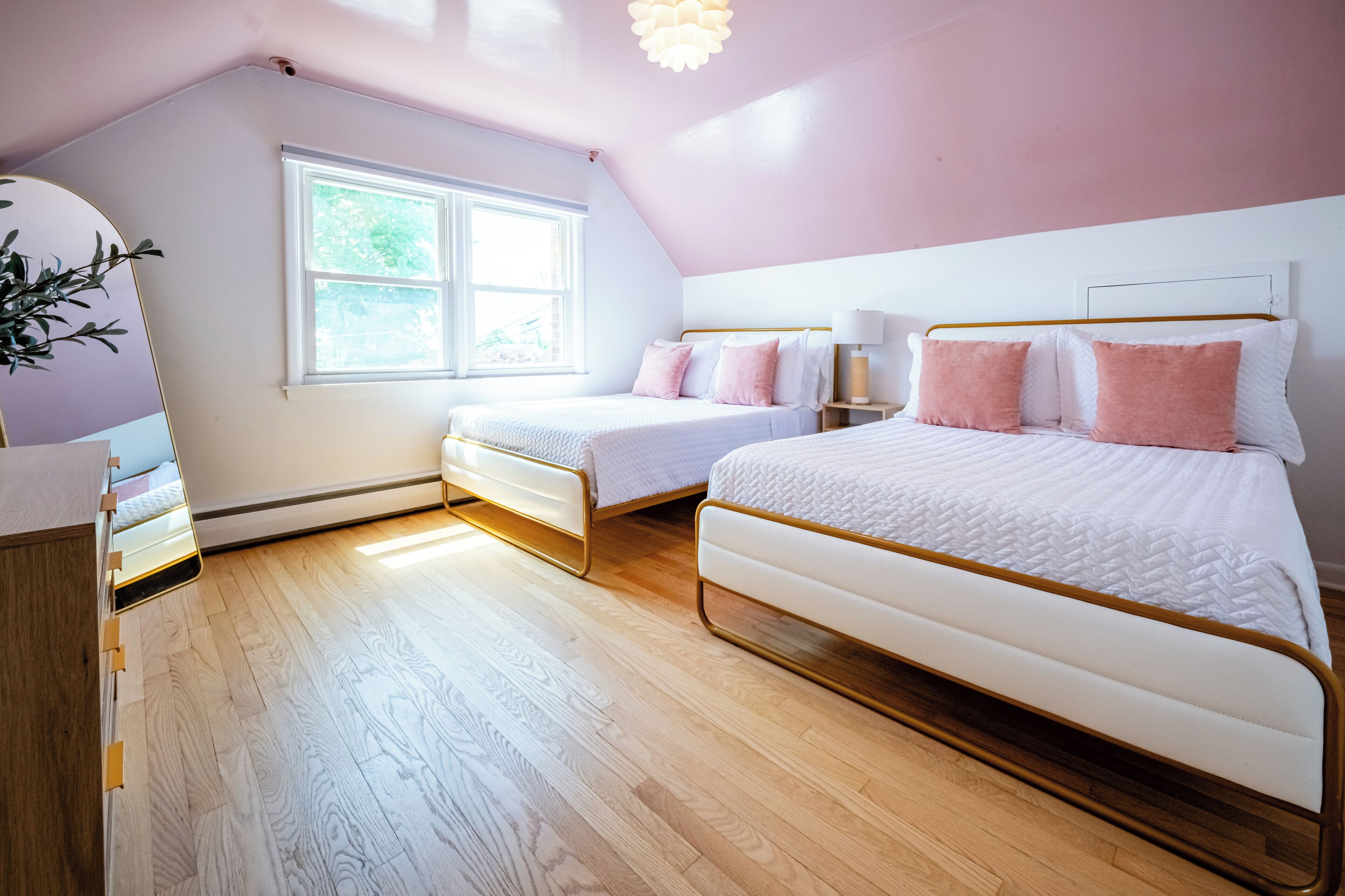 Verdunkelungsvorhänge, Bügeleisen/Bügelbrett, kostenloses WLAN