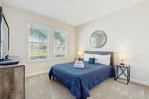 6 bedrooms, iron/ironing board, free WiFi, bed sheets - Spacious family villa with private pool, spa and movie loft (Kissimmee)