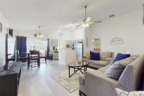 TV - Radiant retreat with private pool,  on-site golf, board games, AC, & W/D (Haines City)