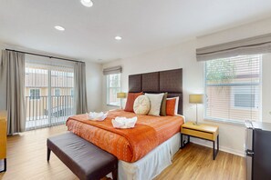 4 bedrooms, iron/ironing board, Internet, bed sheets - Charming home with private hot tub and space for the whole family (Kissimmee)