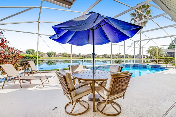 A heated pool - Waterview Home w/ Private Pool, High-Speed WiFi, and Central AC (Kissimmee)