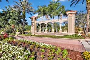 Property grounds - Spacious home with private pool & resort amenities - 5 miles from Disney World (Kissimmee)