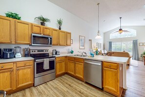 Fridge, microwave, oven, stovetop - Spacious home with private pool & resort amenities - 5 miles from Disney World (Kissimmee)