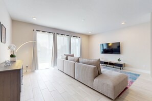 TV, ping pong - Brand New AAA 4-Diamond Home w/ Premium Resort Amenities, Close to Theme Parks (Kissimmee)