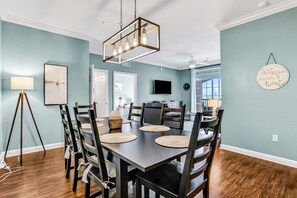 Dining - Fantastic lake-view condo with pool, hot tub, balcony & full kitchen — ChampionsGate, near Disney (Davenport)