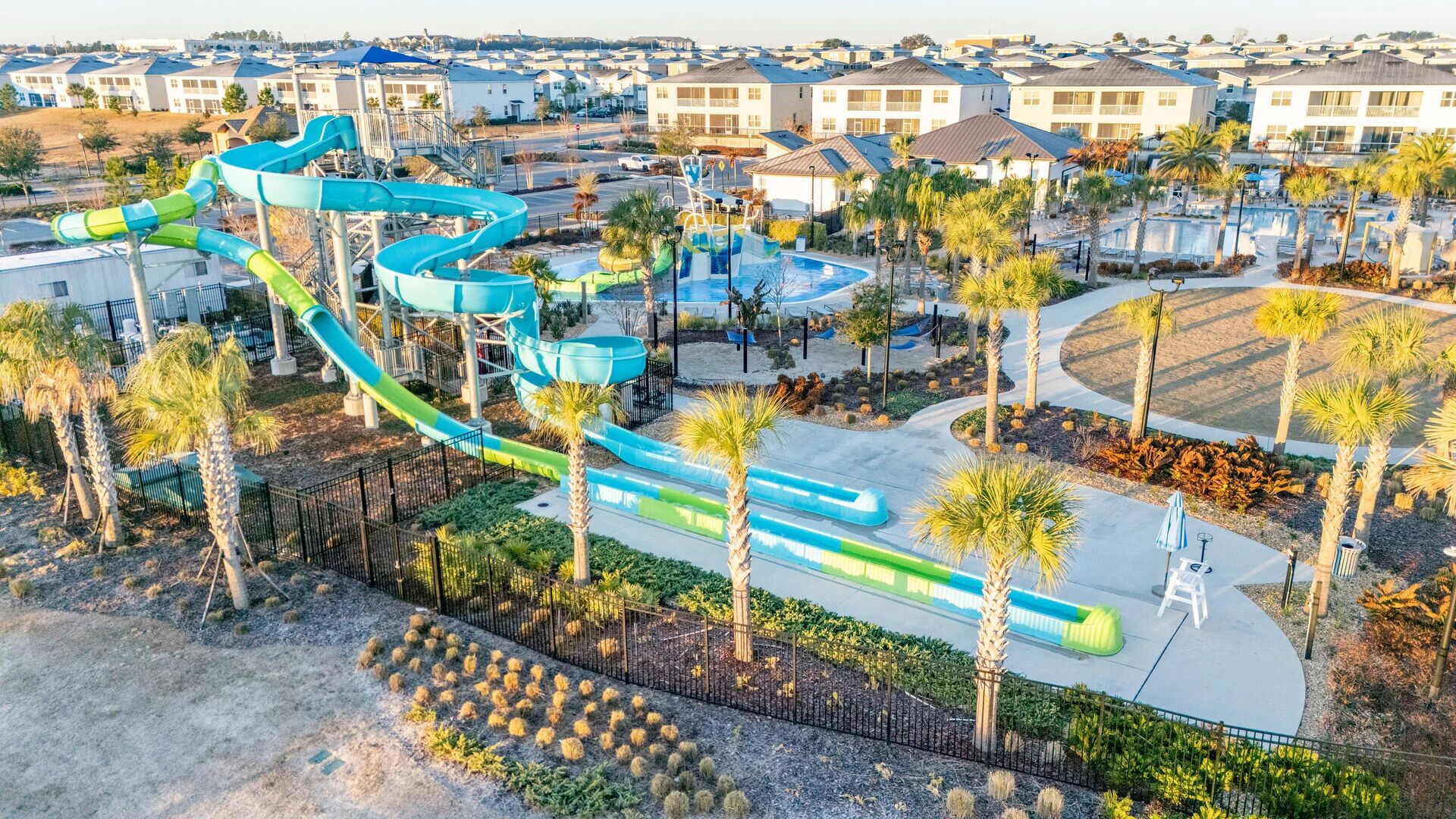 Lämmitetty uima-allas