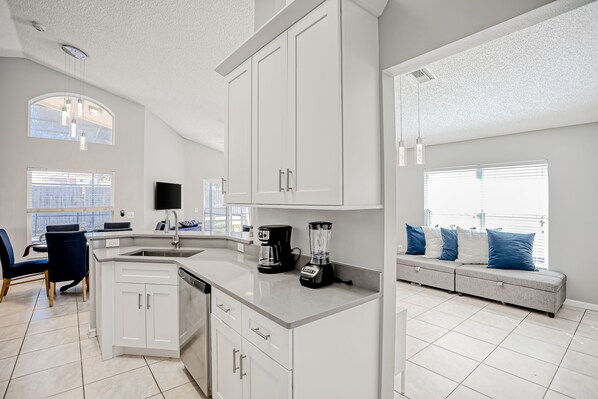 Interior - Beautiful home with private pool, screened lanai, WiFi, private w/d, and AC (Kissimmee)
