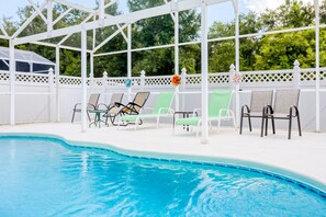 A heated pool - Enchanting dog-friendly home with pool, lanai, central AC, & washer/dryer (Kissimmee)