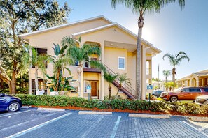 Exterior - Sunny condo with pool, hot tub, tennis court, & gym - balcony & washer/dryer (Kissimmee)