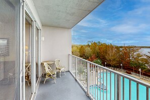 Property grounds - Lakefront condo with stunning lake views, AC, pool & hot tub near attractions (Orlando)