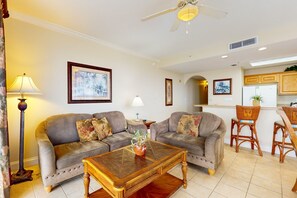 TV - Lakefront retreat near attractions with lake view, AC, kitchen, pool & hot tub (Orlando)
