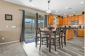 Dining - Beautiful home close to theme parks with private oool, AC & W/D - dog-friendly (Kissimmee)