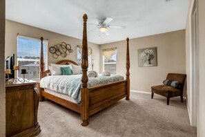 5 bedrooms, iron/ironing board, free WiFi, bed sheets - Beautiful home close to theme parks with private oool, AC & W/D - dog-friendly (Kissimmee)