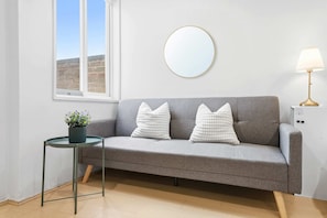 Offices - MetaWise BnB Light-Filled Studio Room 5 (Rushcutters Bay)