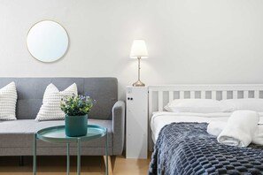 1 slaapkamer, een strijkplank/strijkijzer, wifi, beddengoed