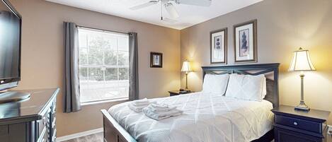 Travel crib, WiFi, bed sheets