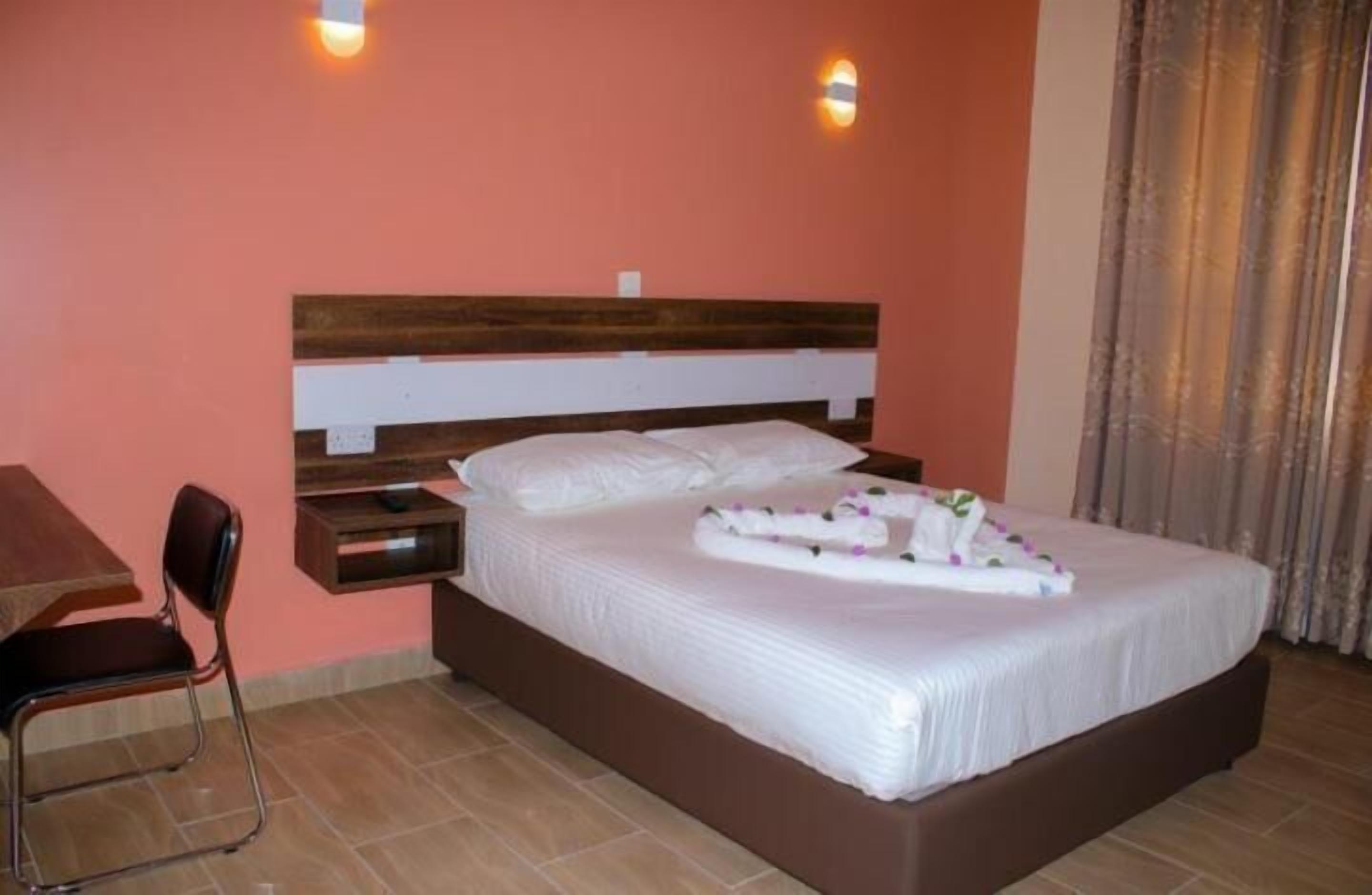 Quarto casal luxo | Wi-Fi de cortesia, roupa de cama