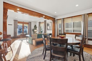 Dining - Delightful 2-bedroom apartment in the Heart of Salt Lake City! Close to U of U. (Salt Lake City)
