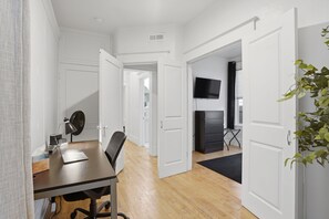 Interior - Delightful 2-bedroom apartment in the Heart of Salt Lake City! Close to U of U. (Salt Lake City)