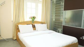 5 habitaciones, tabla de planchar con plancha, wifi y ropa de cama