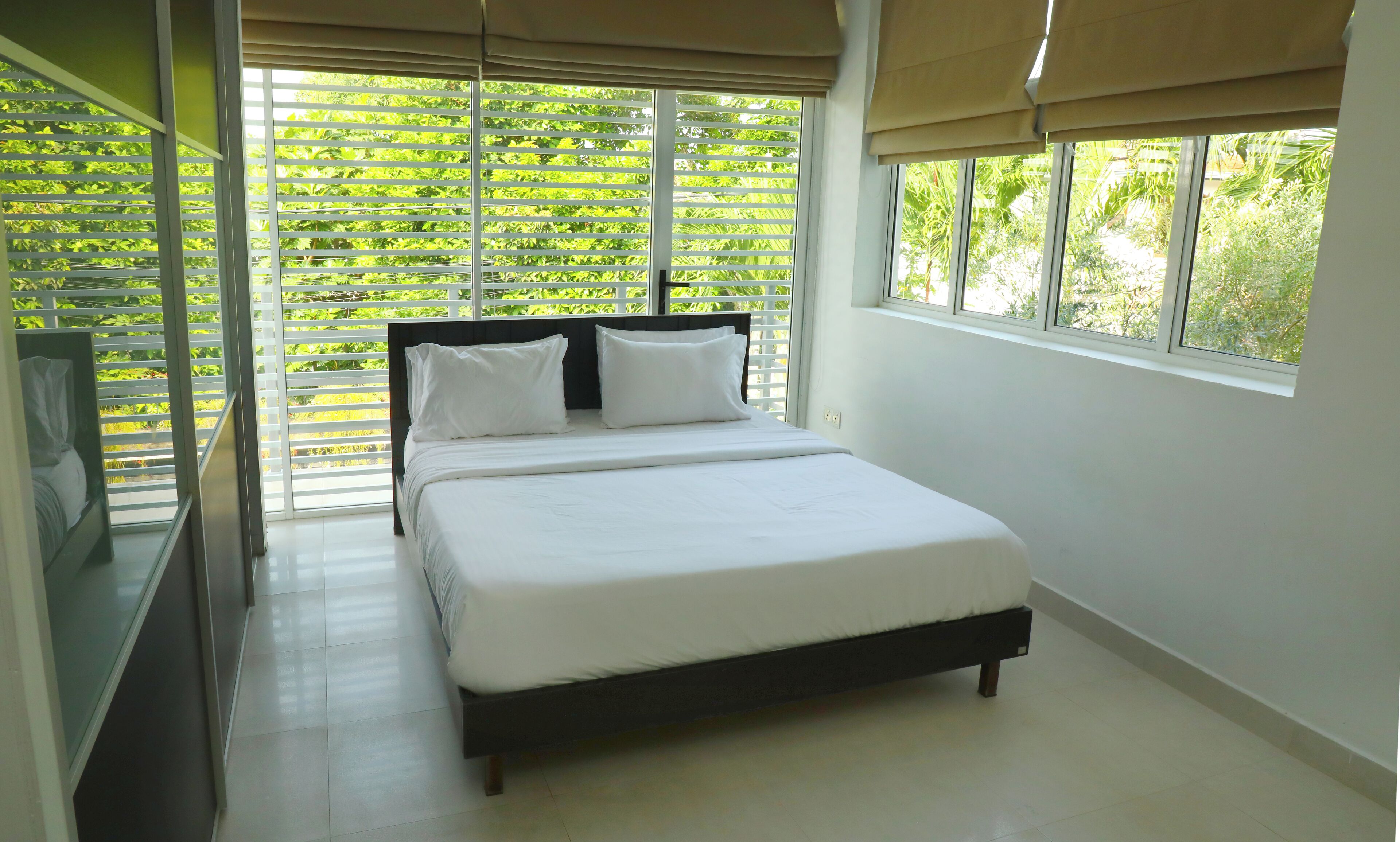 5 chambres, fer et planche à repasser, Wi-Fi, draps fournis