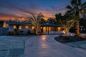 Exterior - NEW- Sharkie's Getaway (Bradenton)