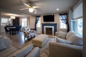 Smart TV - Charming 3-bedroom house in fabulous New Albany close to downtown restaurants! (New Albany)