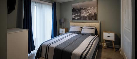 3 quartos, ferros/tábuas de passar roupa, acesso à internet