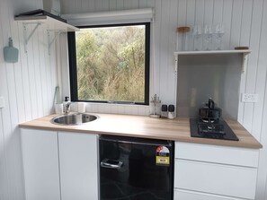 Fridge, stovetop, cookware/dishes/utensils - Te Paki Dam View X by Tiny Away (Shannon)