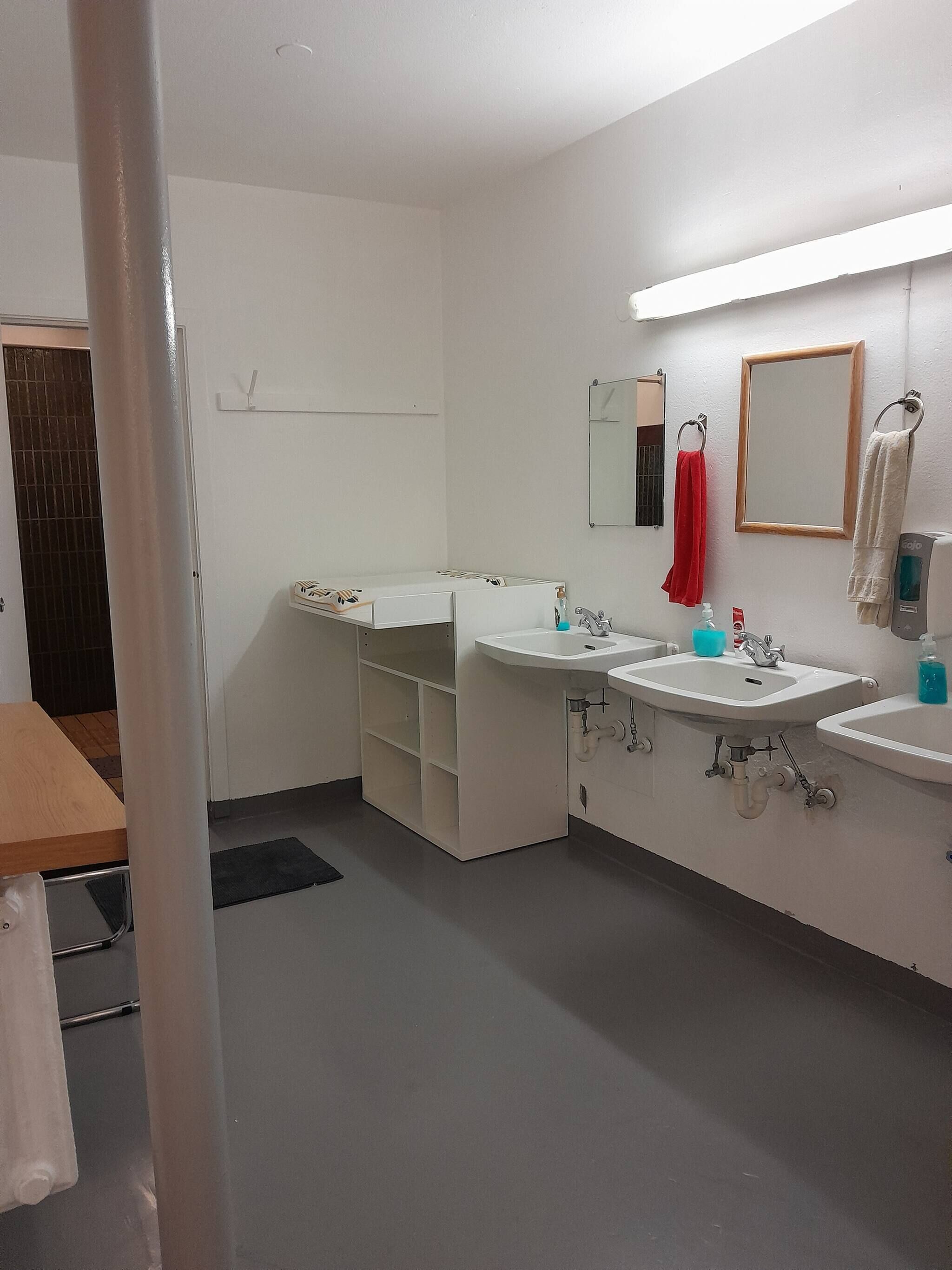 Dormitório compartilhado, 1 quarto, para fumantes | Banheiro