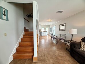 Interior - GS6 Shared Heated Pool, Walk to the Beach, Golf Cart Access (Port Aransas)