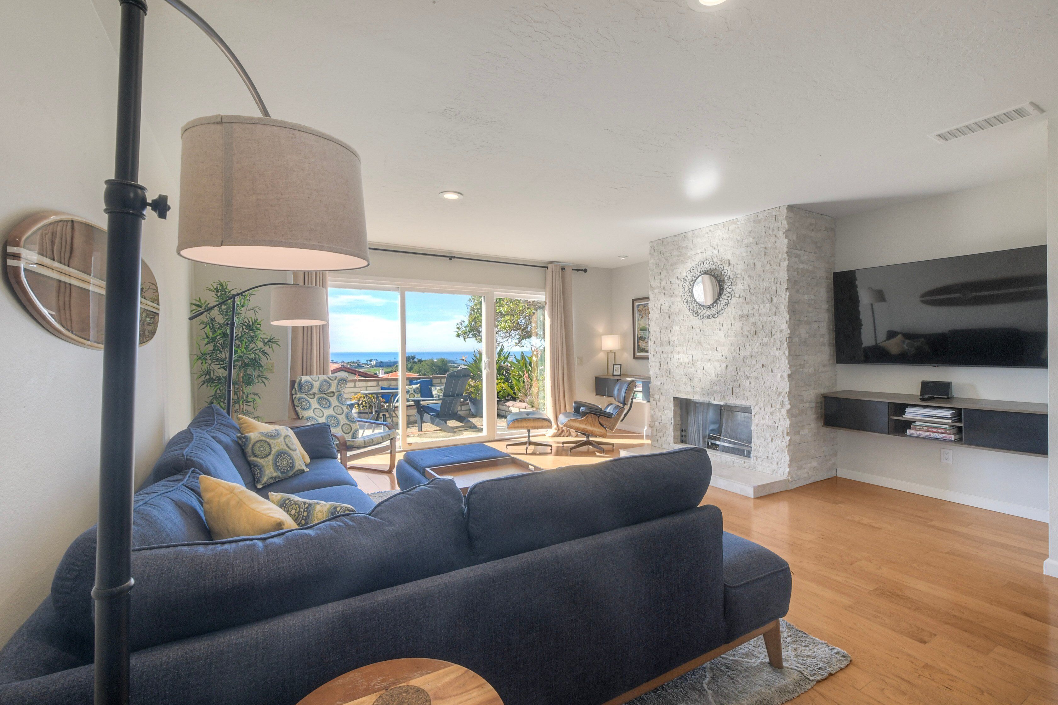 Smart TV, fireplace, books, offices