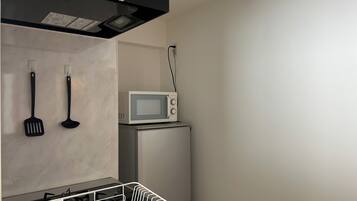 Apartment | Private kitchen | Fridge, microwave, stovetop, cookware/dishes/utensils