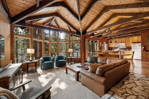 Smart TV, DVD player, books, stereo