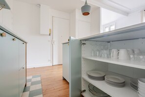 Interior - Blueground | Grandes-Carrières, view, nr Sacré-Cœur (Paris)