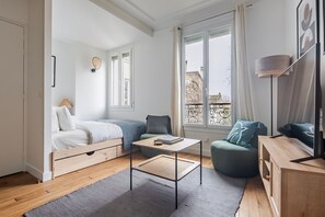 1 slaapkamer, een strijkplank/strijkijzer, wifi, beddengoed