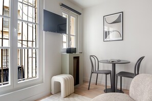 Dining - Blueground | Sorbonne, view, nr Pantheon (Paris)