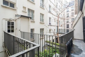 Property grounds - Blueground | Sorbonne, view, nr Pantheon (Paris)