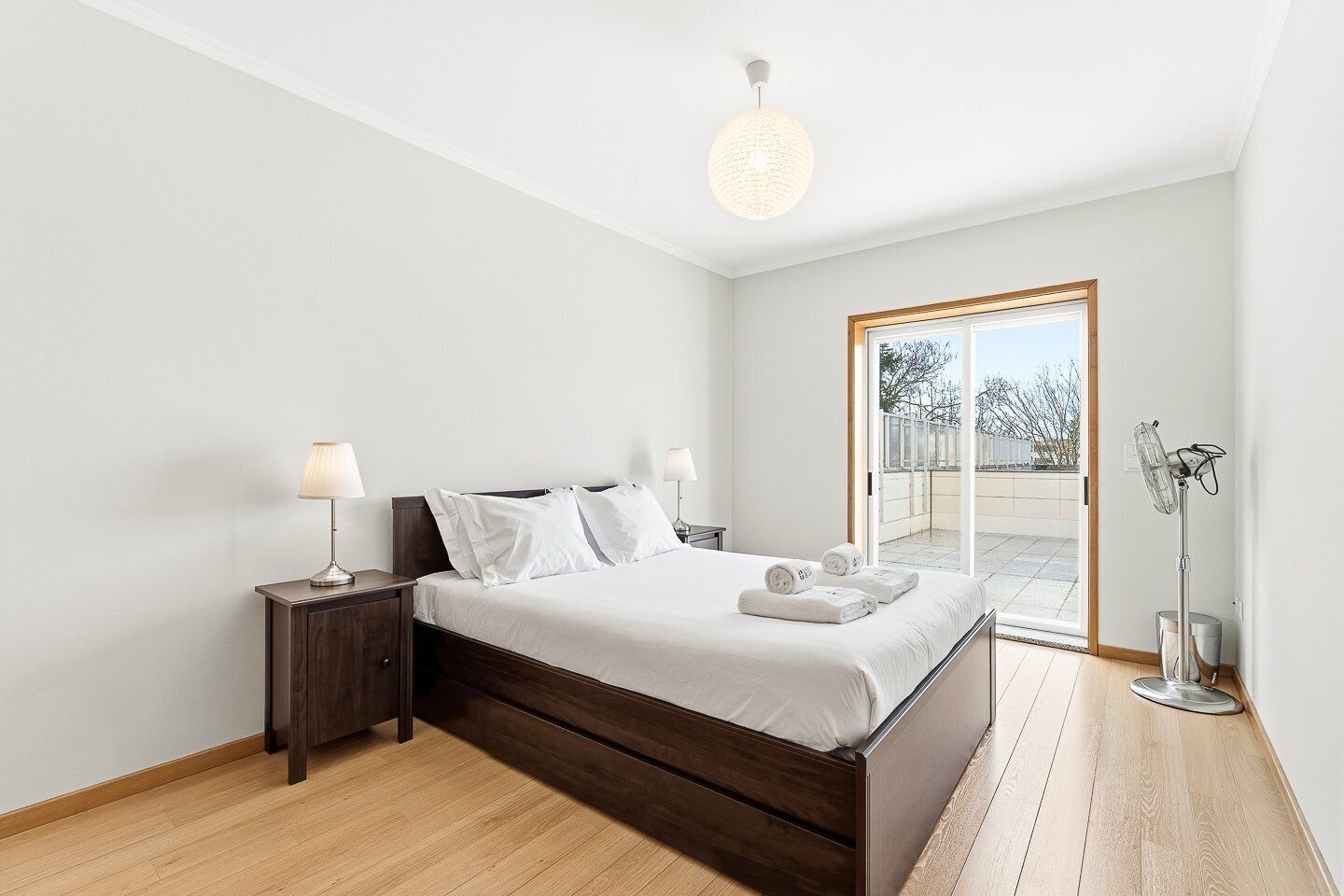 2 bedrooms, iron/ironing board, internet, bed sheets