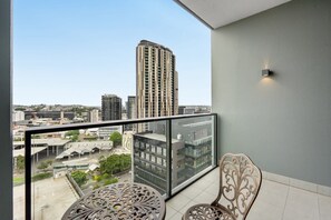 Property grounds - Bright 2-Bed Apartment in Bowen Hills (Bowen Hills)