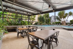 Outdoor dining - Bright 2-Bed Apartment in Bowen Hills (Bowen Hills)