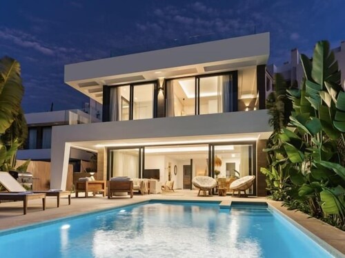 6 BDRM Golfside Luxury Villa w/ Pool Jaccuzi