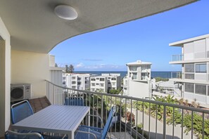 Outdoor dining - Lindomare 16 Kings Beach Ocean Views (Kings Beach)