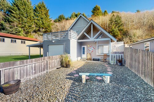 Family friendly home near the ocean with a yard, gas grill, full kitchen, W&D