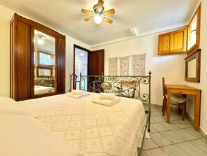 Room - " Colori di Sardegna Ulivi " (Bari Sardo)