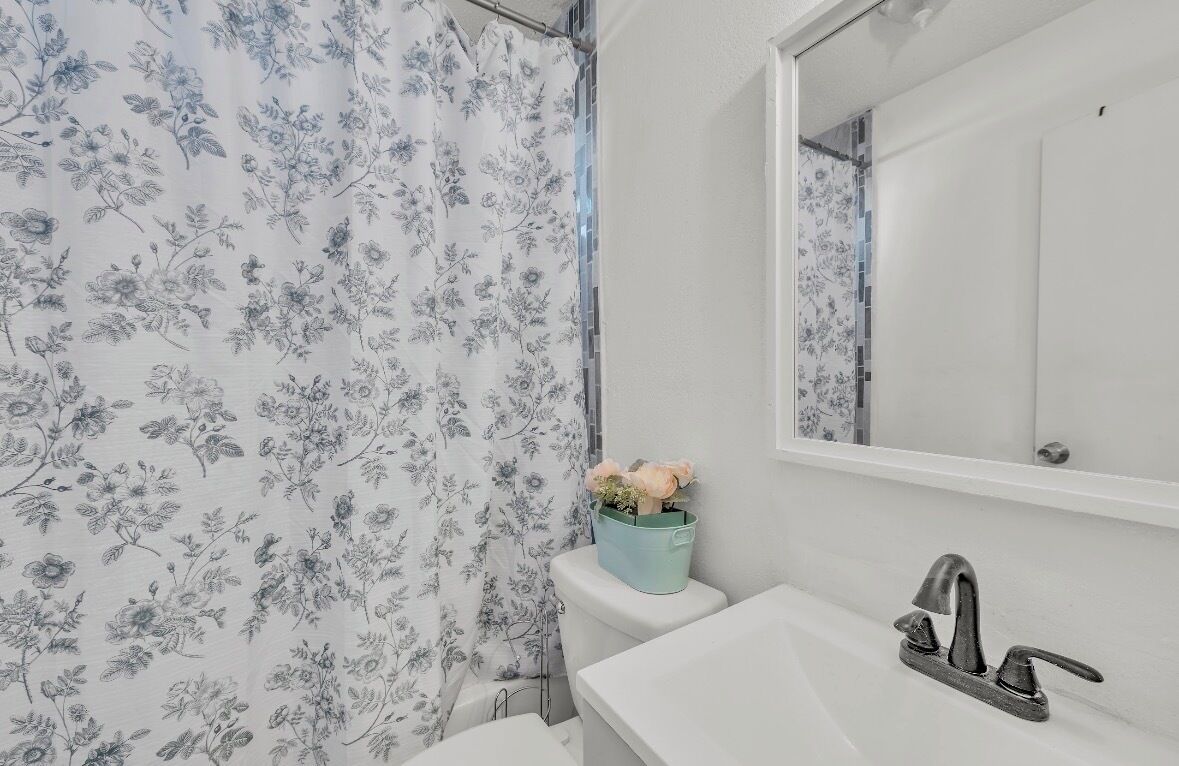 Hårføner, håndklær, såpe og toalettpapir