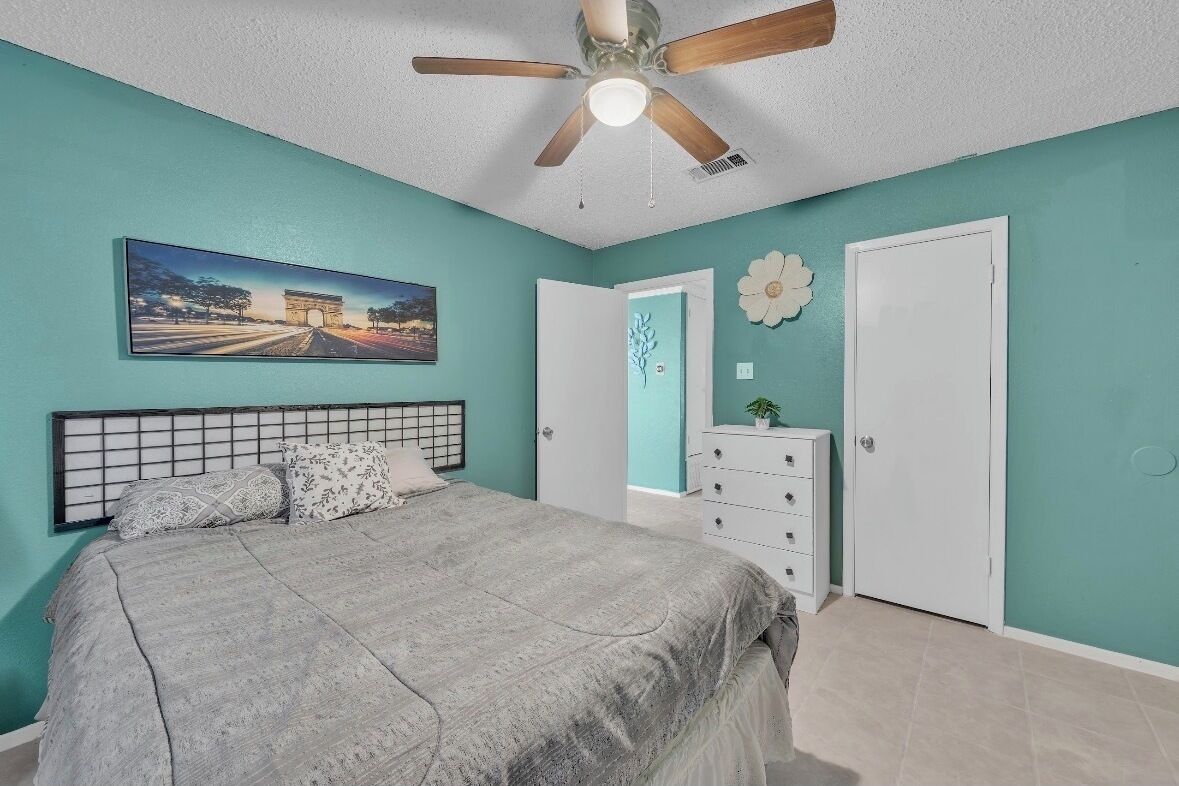 Strykejern/-brett, internettilgang og sengetøy