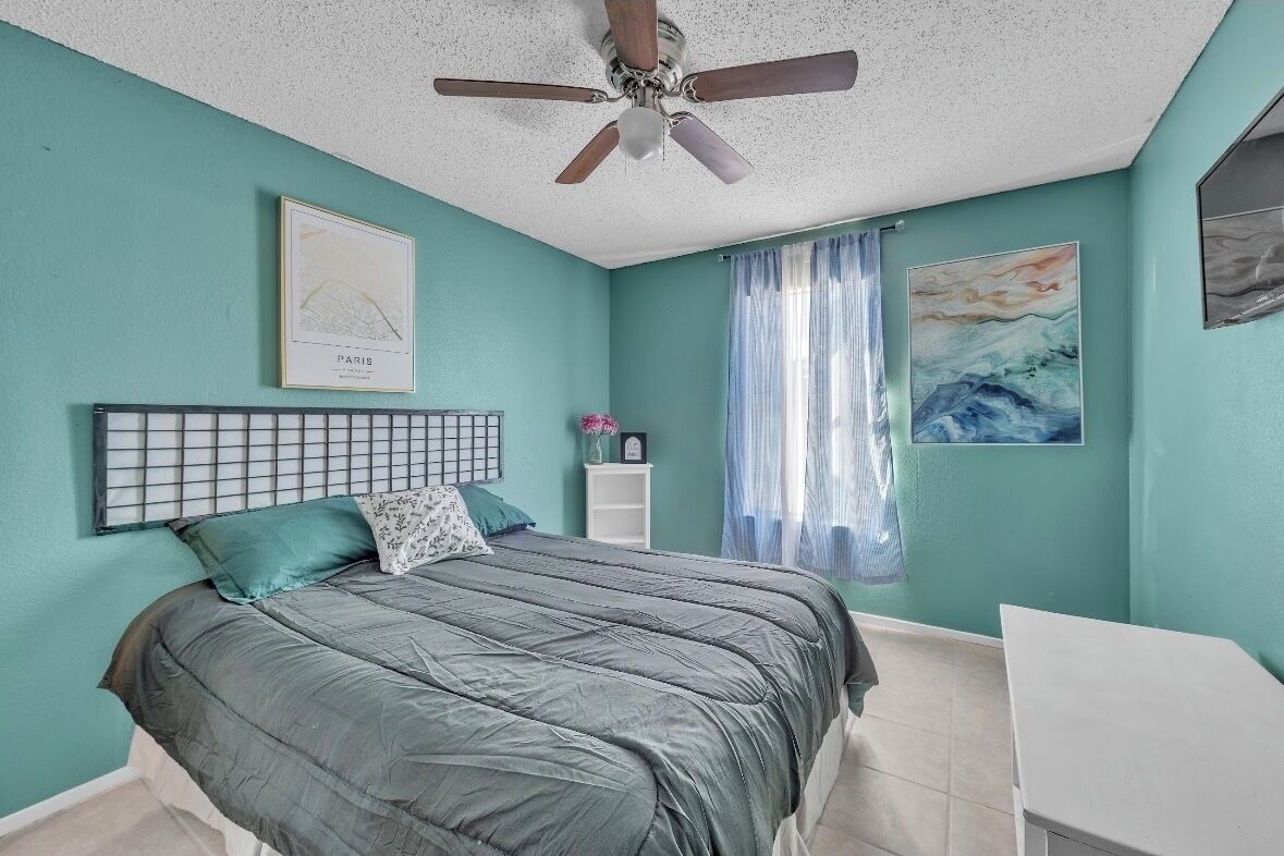 Iron/ironing board, Internet, bed sheets